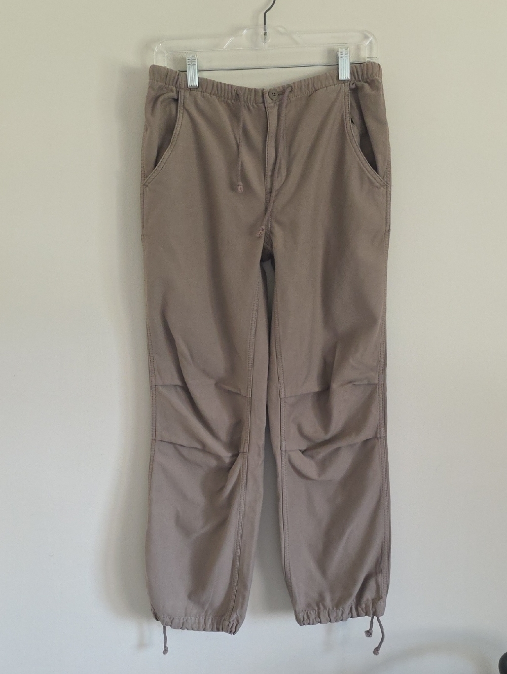 ARITZIA | TNA Engine parachute pants drawstring waist and adjustable cuff sz XS